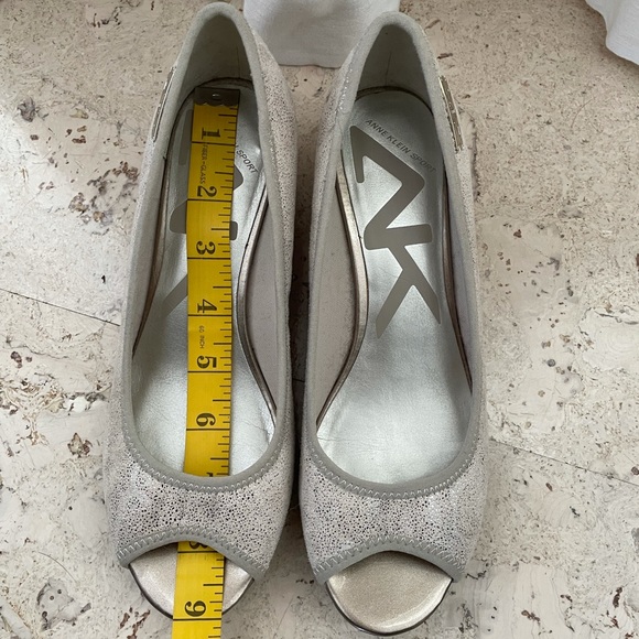 EUC Anne Klein peep-toe Wedges - Picture 6 of 6